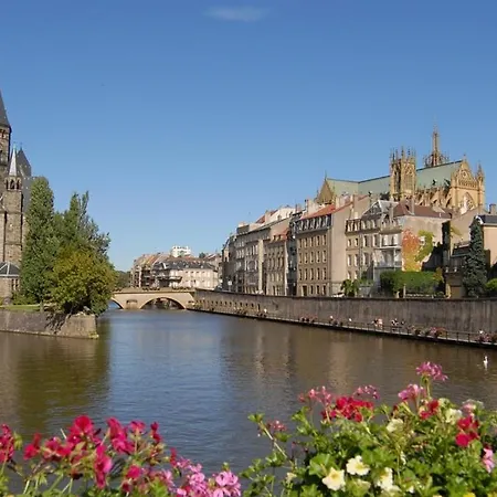 Metz, Lumineux, Terrasse Cosy Et Parking Prive Inclus Μετς