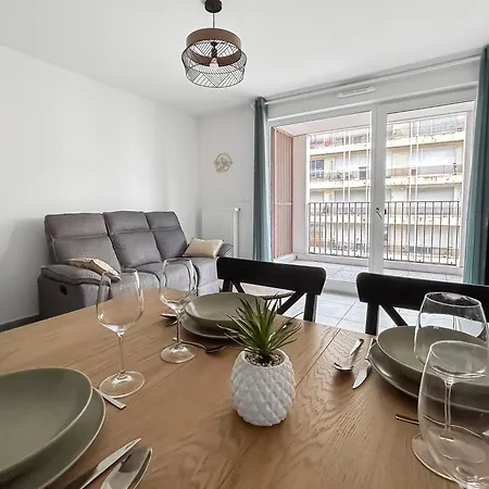 Metz, Lumineux, Terrasse Cosy Et Parking Prive Inclus * Μετς